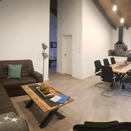 Semesterbostad Haus Dema *